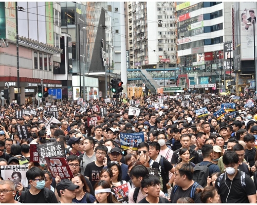 警方呼籲區議員就公眾集會及早作出相應安排。