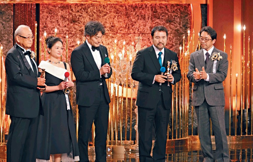 《超時空武士》爆冷奪最佳電影,導演安田淳一(右二)十分感動。