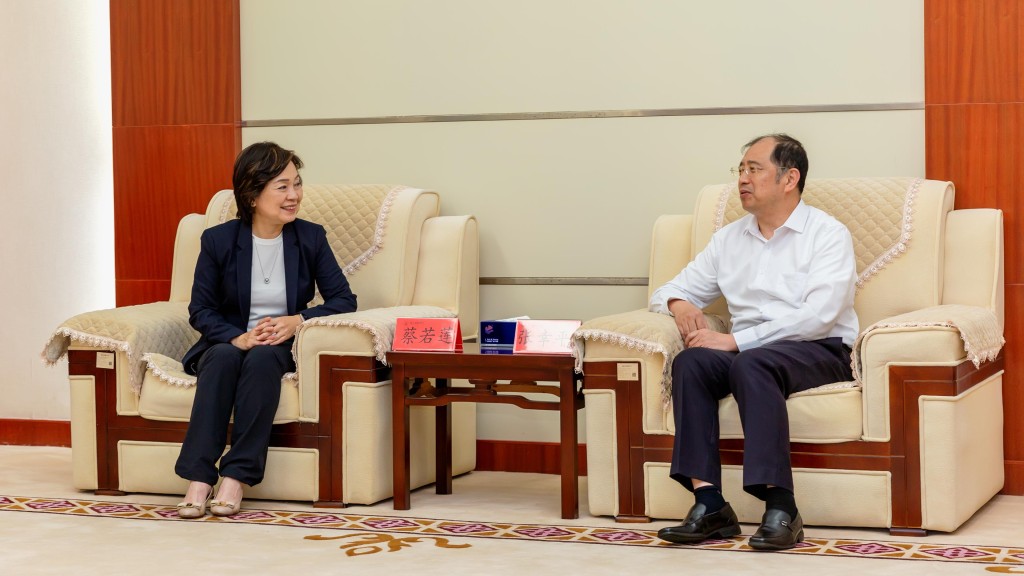 蔡若蓮（左）與湖南省省委常委、省委宣傳部部長楊浩東（右）會晤，就多個不同議題交流。政府新聞處