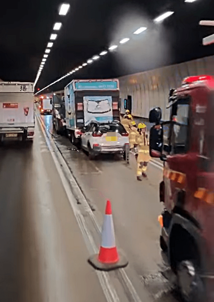 大欖隧道管道內發生三車相撞意外。網上圖片