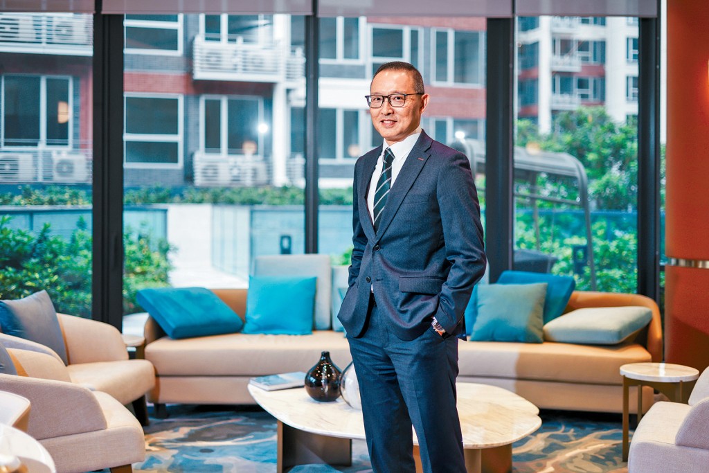 長實郭子威表示，未來2至3年新盤成交量若維持每年2萬伙，貨尾庫存高企負面影響有望消除。