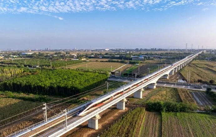  為期40天的中國鐵路春運周一（2月2日）正式拉開帷幕，預計將發送旅客5.4億人次。 人民網