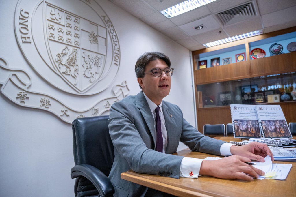 香港大律師公會主席毛樂禮表示，公會認為政府建議就個人可持有授權票數量設上限，原則上可行。蘇正謙攝 