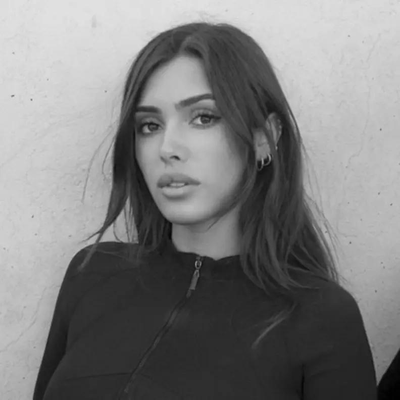Bianca Censori曾任Kanye自創品牌的員工。
