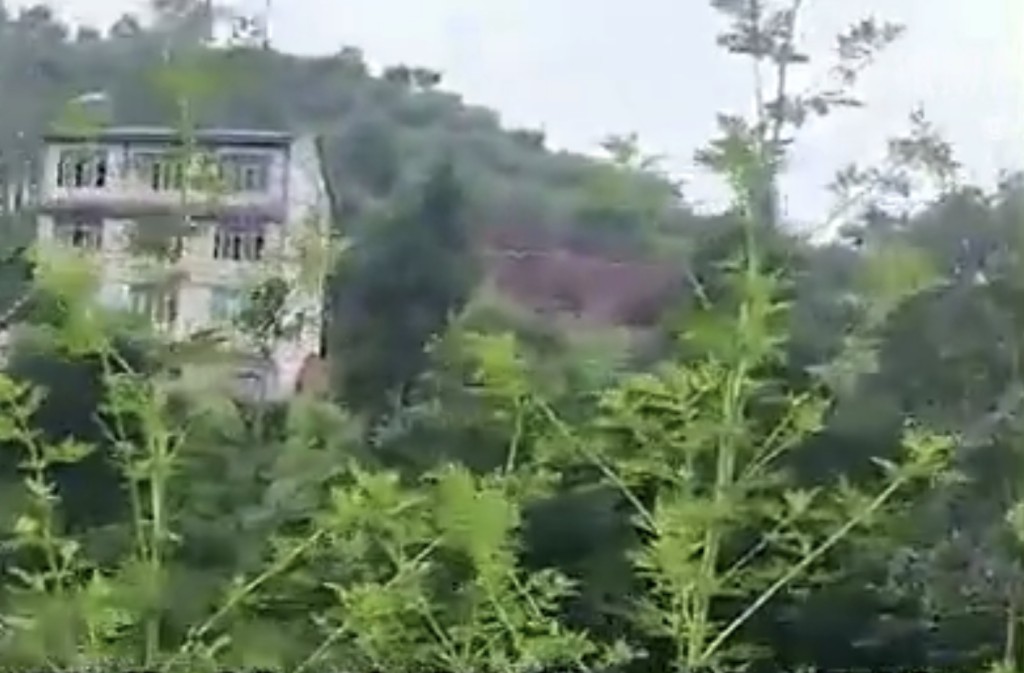 重慶市萬州區分水鎮山泥傾瀉掩埋房屋，6人遇難。