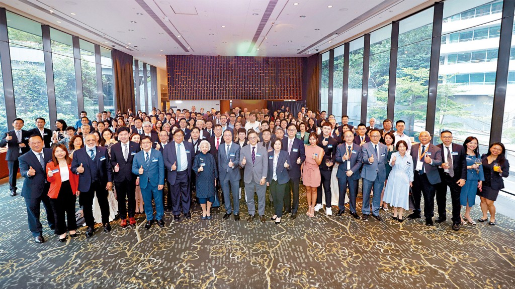 律政司於ICCA舉行期間，共舉辦兩場邊會活動，其中之一為5月6日與投資推廣署合辦的主題酒會，以「善用法律優勢推動商業發展」為主題，來自香港及世界各地的商界、法律界200多位嘉賓交流，場面非常熱鬧。