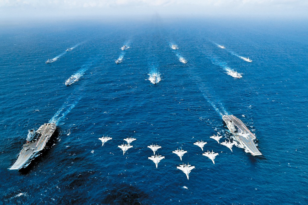 遼寧艦和山東艦早前在南海進行「雙航母編隊」訓練。