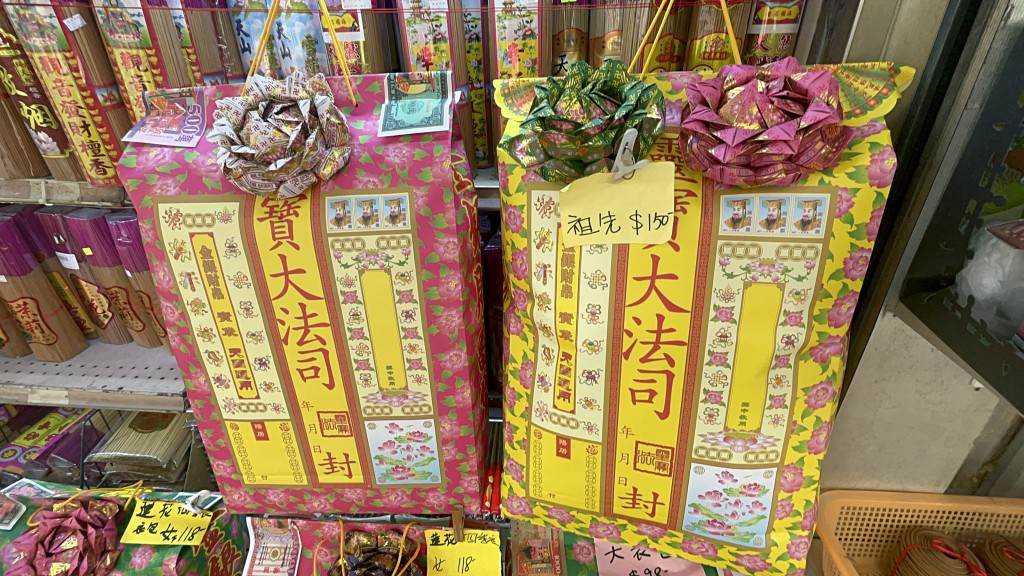 衣包價值數十至百多元不等。楊偉亨攝 衣包價值數十至百多元不等。楊偉亨攝