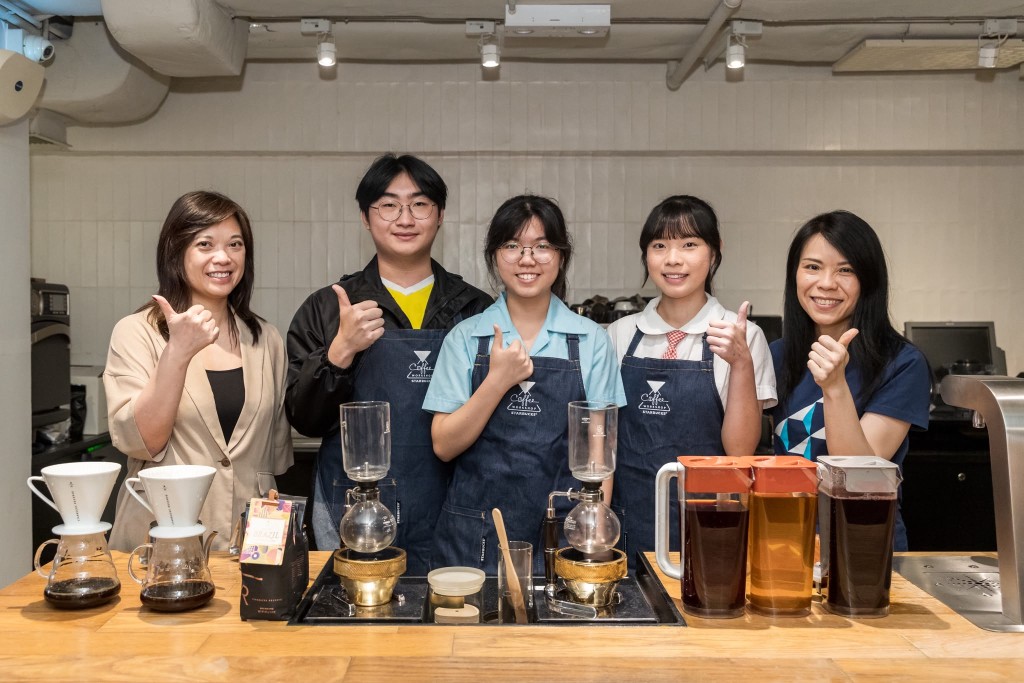 星巴克香港社區共融分店定期舉辦「事業準備課程」。圖片由青年成就香港部提供 星巴克香港社區共融分店定期舉辦「事業準備課程」。圖片由青年成就香港部提供