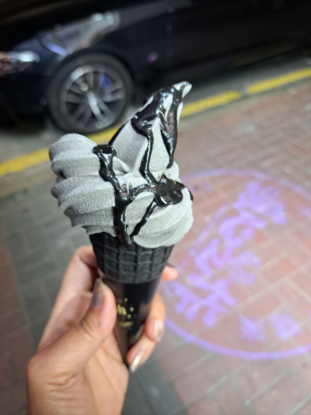 近月太子一间甜品店受到「香港雪糕关注组」热捧，不少组员都大赞其出品的黑芝麻雪糕。