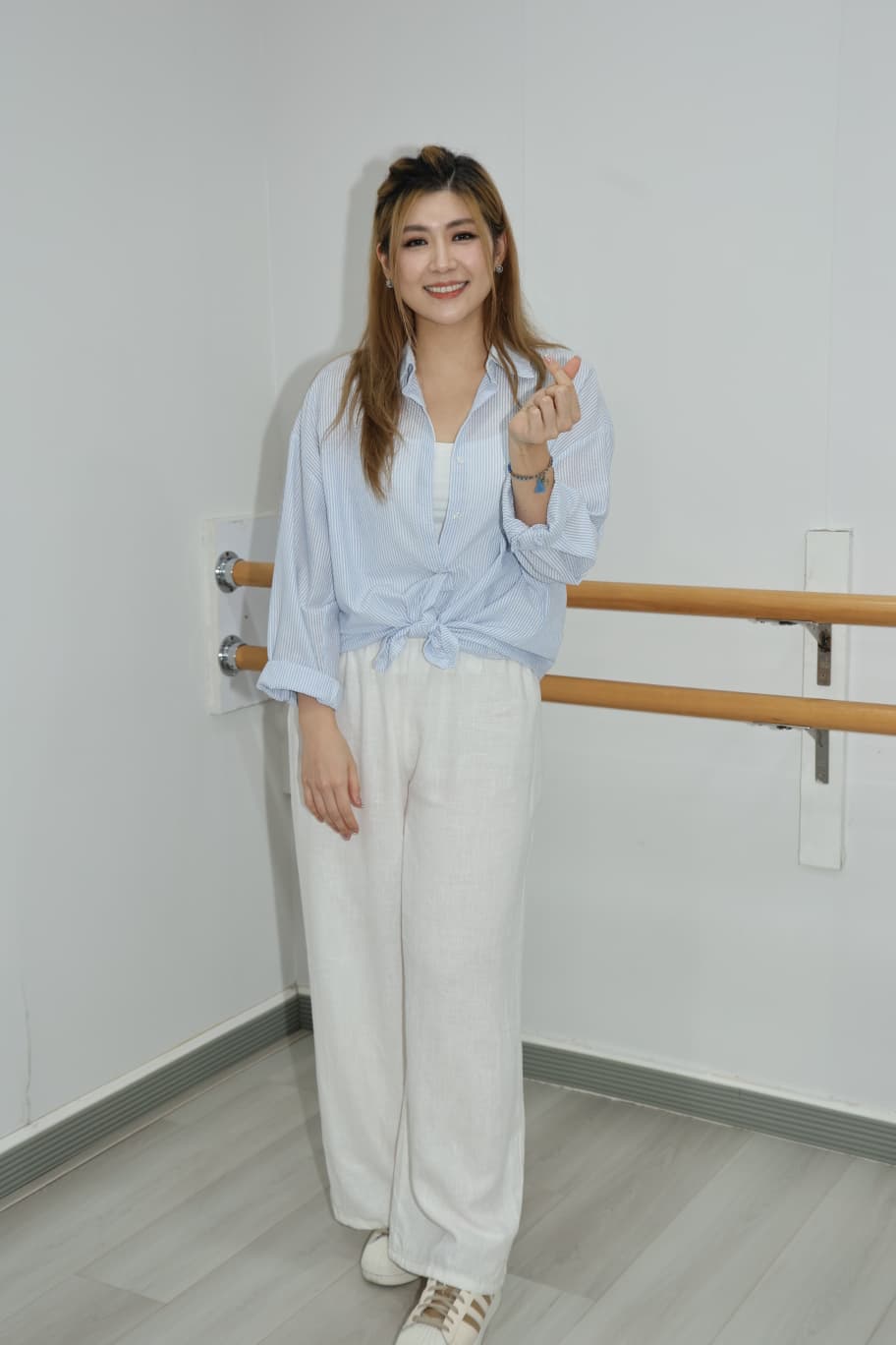 陳凱彤到小西灣綵排音樂劇《為你鍾情》。 陳凱彤到小西灣綵排音樂劇《為你鍾情》。