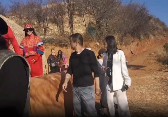 李亞鵬近年與女友海哈金喜打得火熱，有影皆雙。