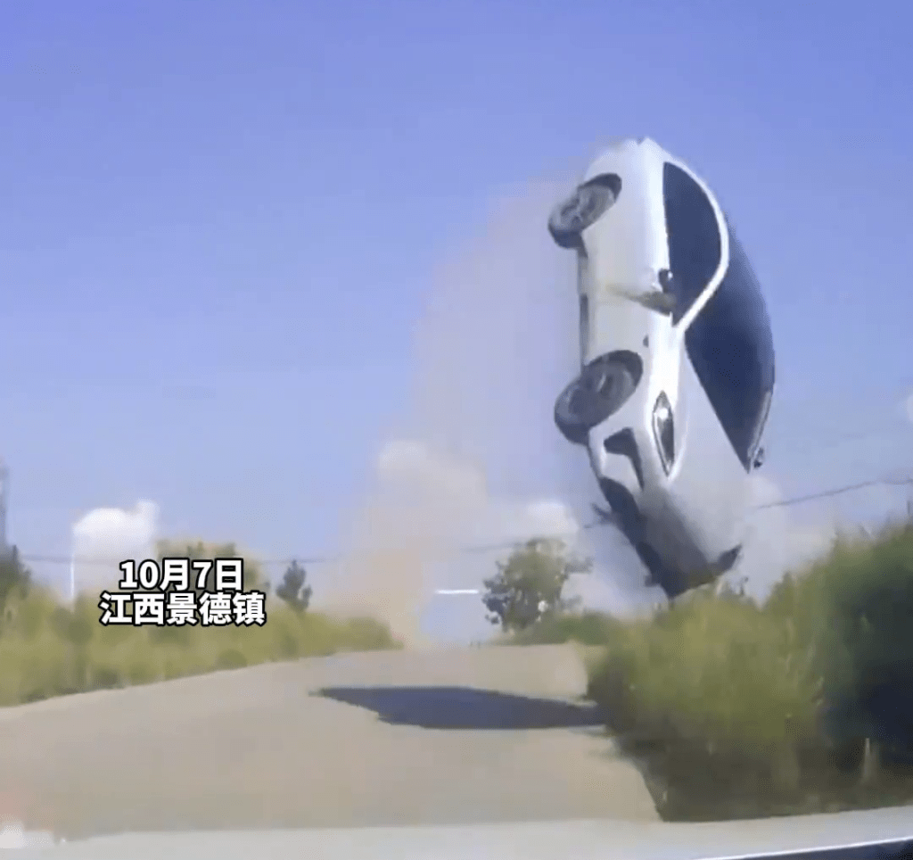 景德鎮汽車凌空飛起