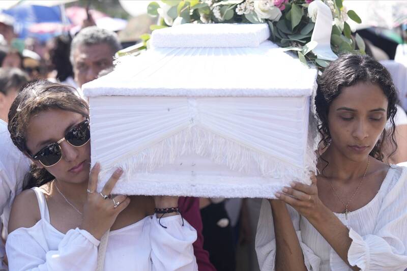 遇害女童舉行葬禮。美聯社