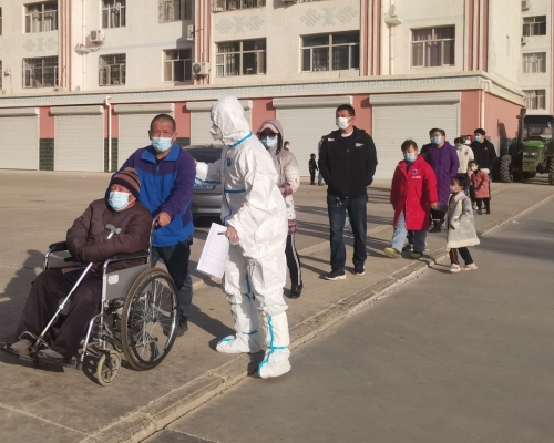 目前正值冬季,對當地低溫寒冷為核酸檢測造成了一定的困難。互聯網圖片
