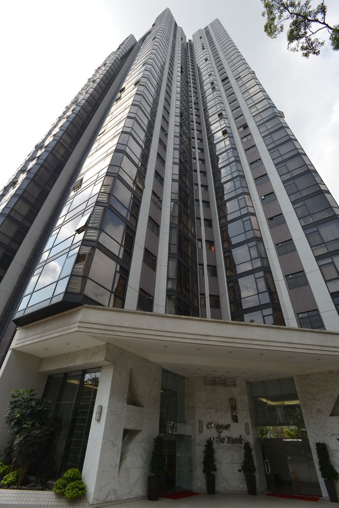 二十多年前華哥錯過了半山這單位，想不到如今再重遇，花上3,700萬元買下來。