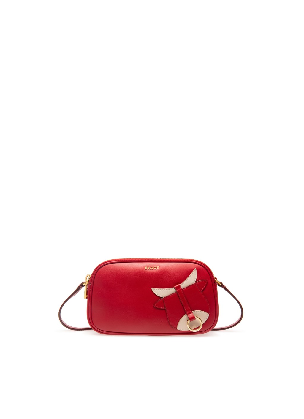 Bally新春胶囊系列中的小手袋/$3,990，以红色公牛为灵感，上面还饰有金色鼻环，设计精致