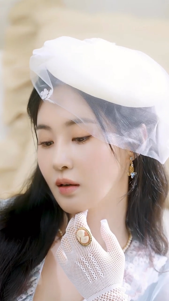 Yuri側臉同徐玄好似。