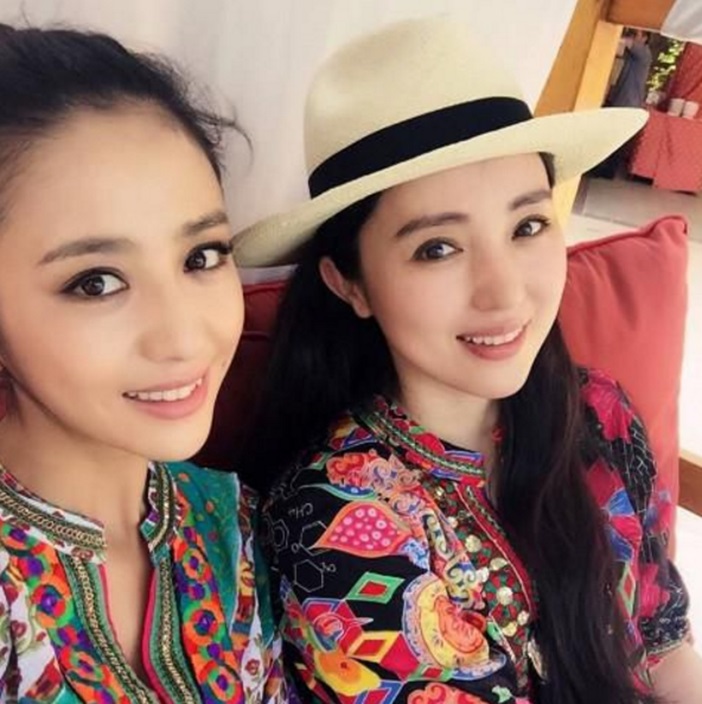 佟麗婭（左）和董璇（右）。