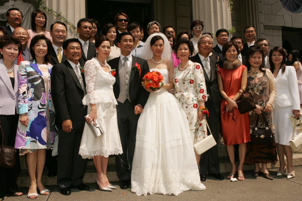 王忠桐女儿王贤德(阿橙)与陈志坚在2004年举行婚礼。