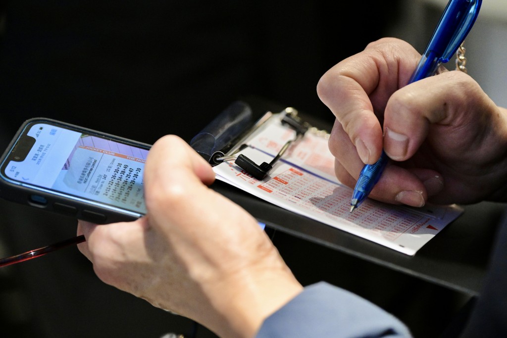 六合彩復活節金多寶特設6,300萬元金多寶,若以10元一注獨中,估計頭獎基金高達8,000萬元。資料圖片 六合彩復活節金多寶特設6,300萬元金多寶,若以10元一注獨中,估計頭獎基金高達8,000萬元。資料圖片