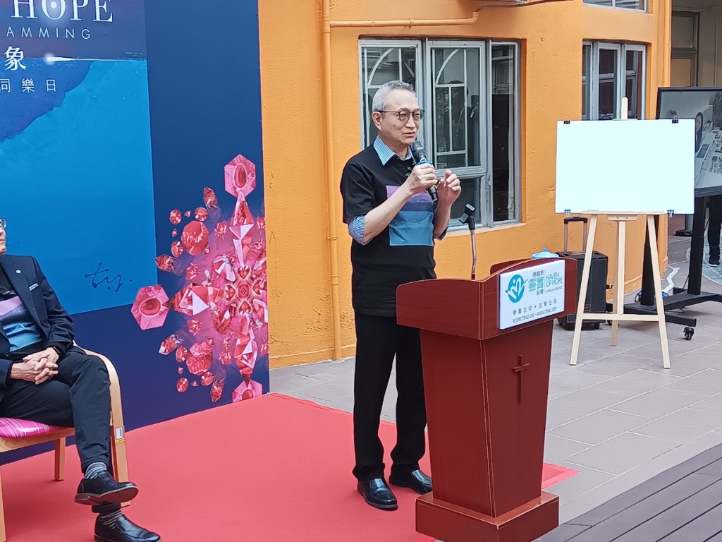 徐德義表示，藝術是人類創造力與想像力的呈現。