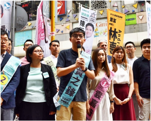 黃之鋒(中)雖未獲確認參選資格,但也有出席誓師大會。