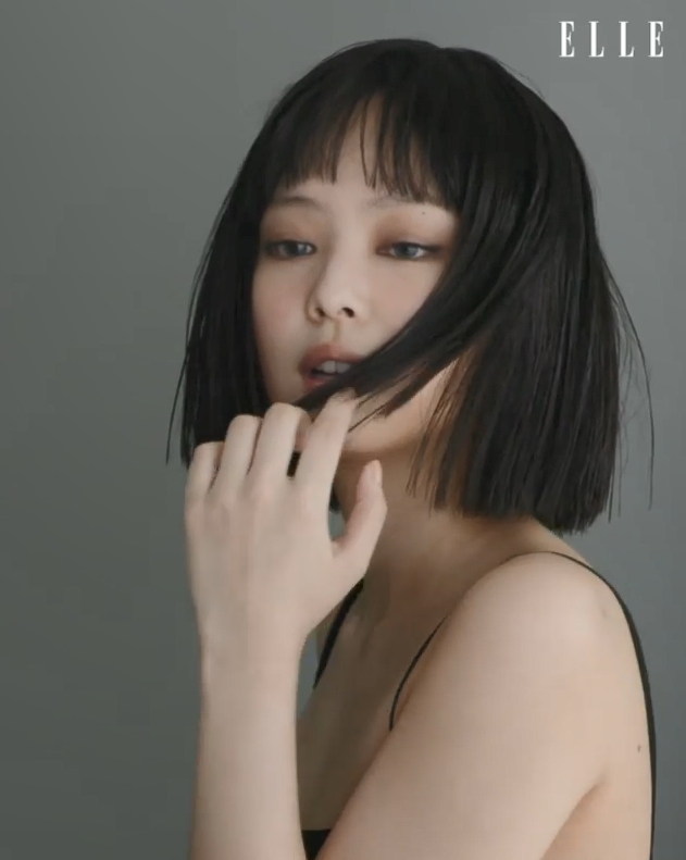 Jennie新造型好有東方神秘感覺。(ELLE KOREA圖片)