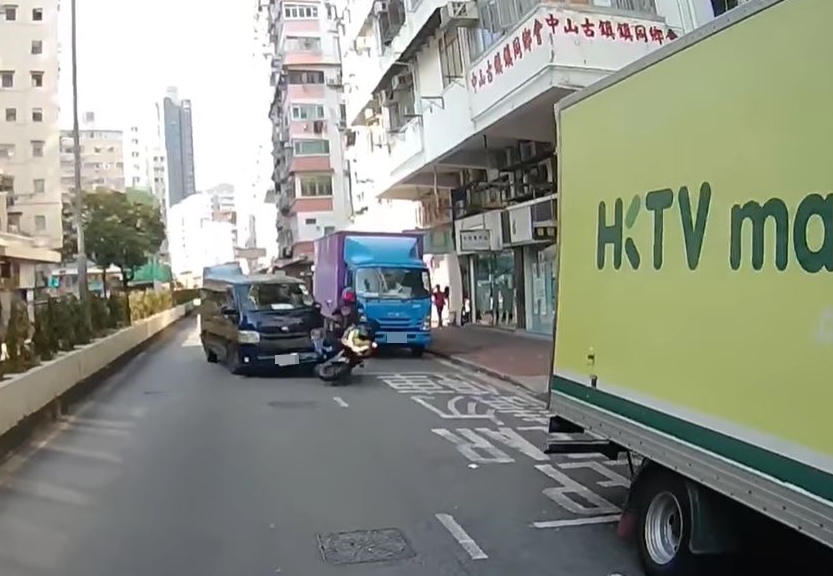 电单车被撞跌。fb车cam L（香港群组）影片截图