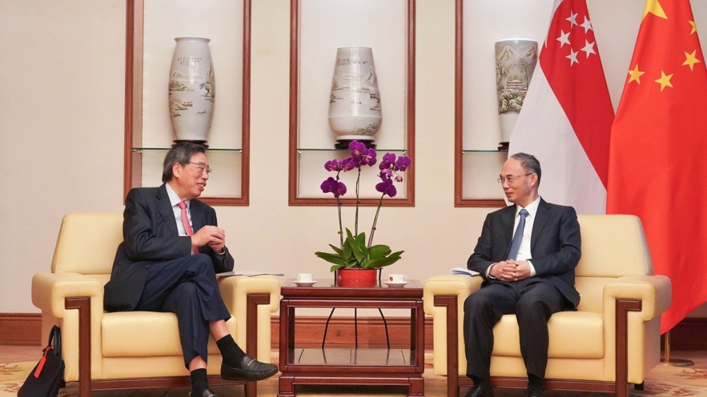 立法會代表團抵達新加坡，並與中國駐星大使曹忠明會面。梁君彥fb