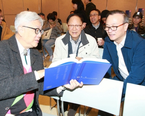 King Sir睇返本書,就憶起當年成立香港話劇團的辛勞。