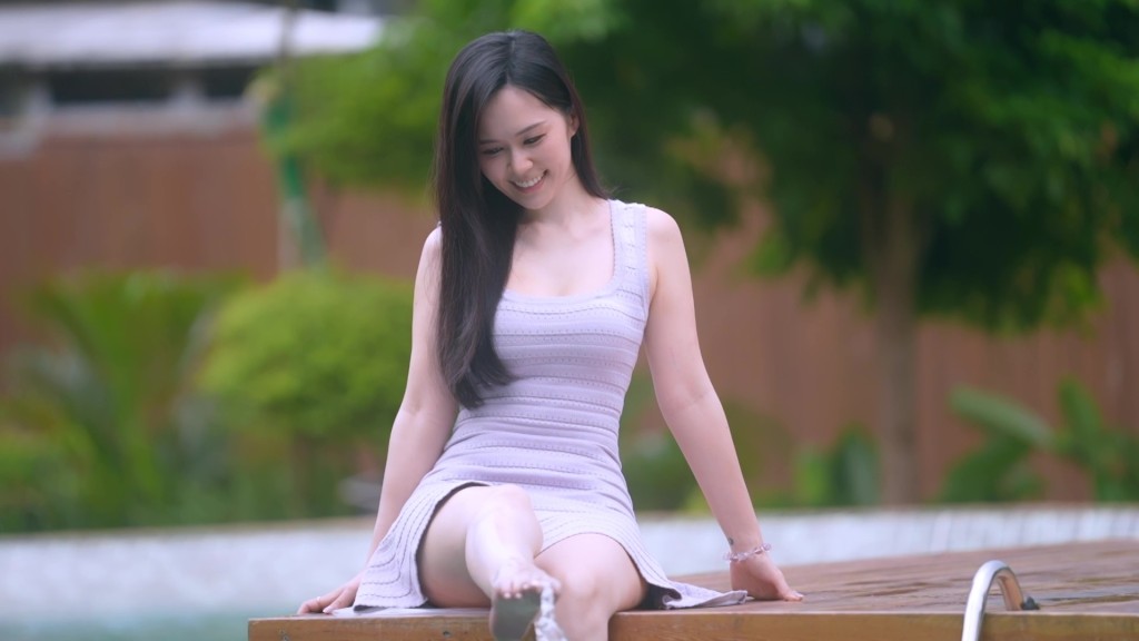 梁超怡佻皮踢水