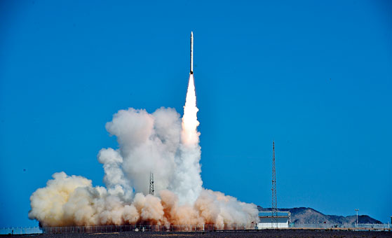 ■捷龙一号火箭昨天在酒泉星发射中心升空。