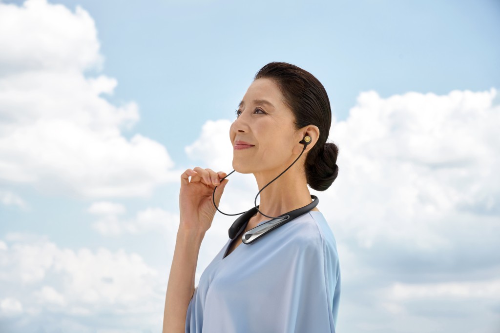 Kite 2輔聽耳機採用專利智能降噪技術，能有效降低背景噪音，讓語音清晰度提升30倍。