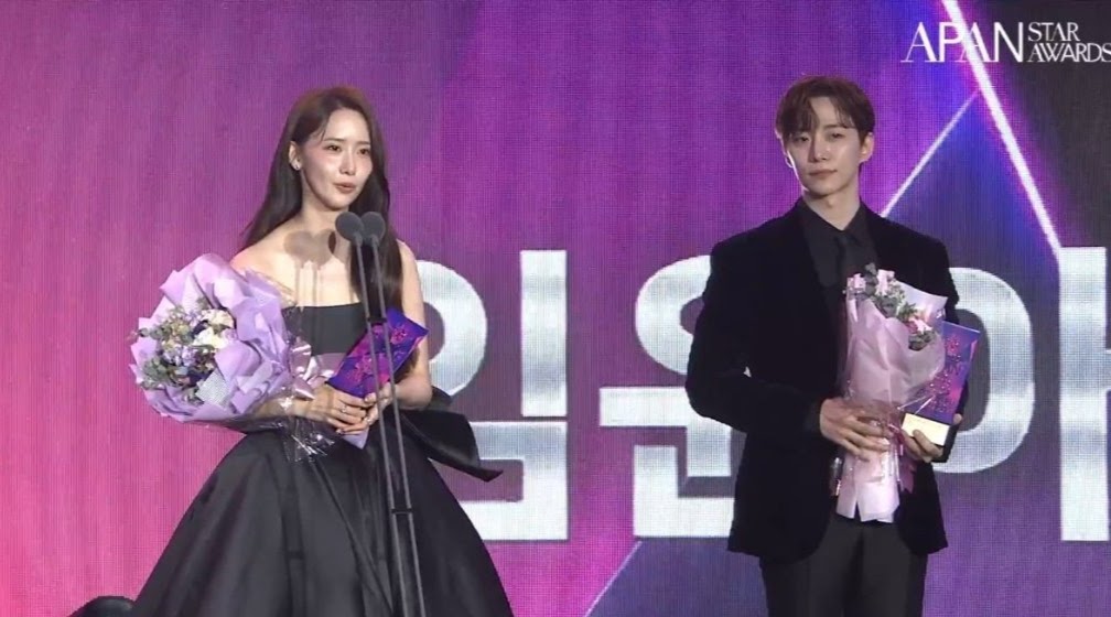《欢迎来到王之国》CP：李俊昊和润娥夺得最佳CP奖。