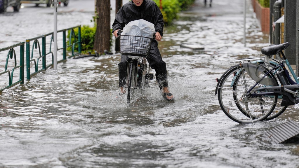 东京特大暴雨引发水浸。 美联社 东京特大暴雨引发水浸。 美联社