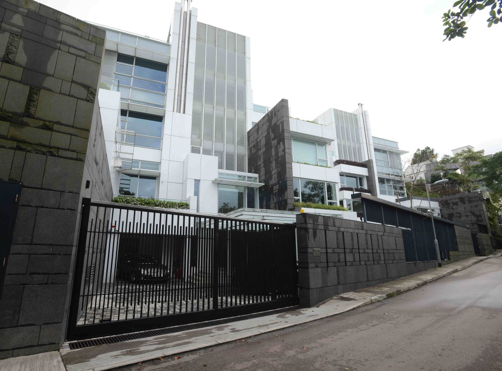 周星馳抵押山頂普樂道12號屋。