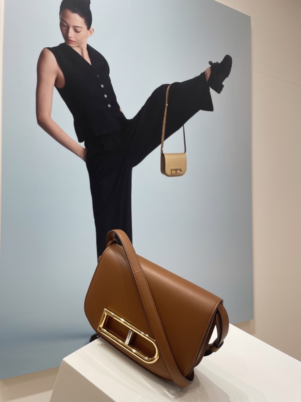 Lingot今季推出小型號版本，肩帶可調校長度及拆下，更易配襯不同造型。