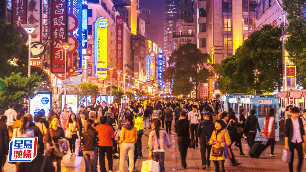 内地受人口红利消失及老龄化挑战 制约居民消费 蔡昉吁改善收入分配｜中国经济论坛2025