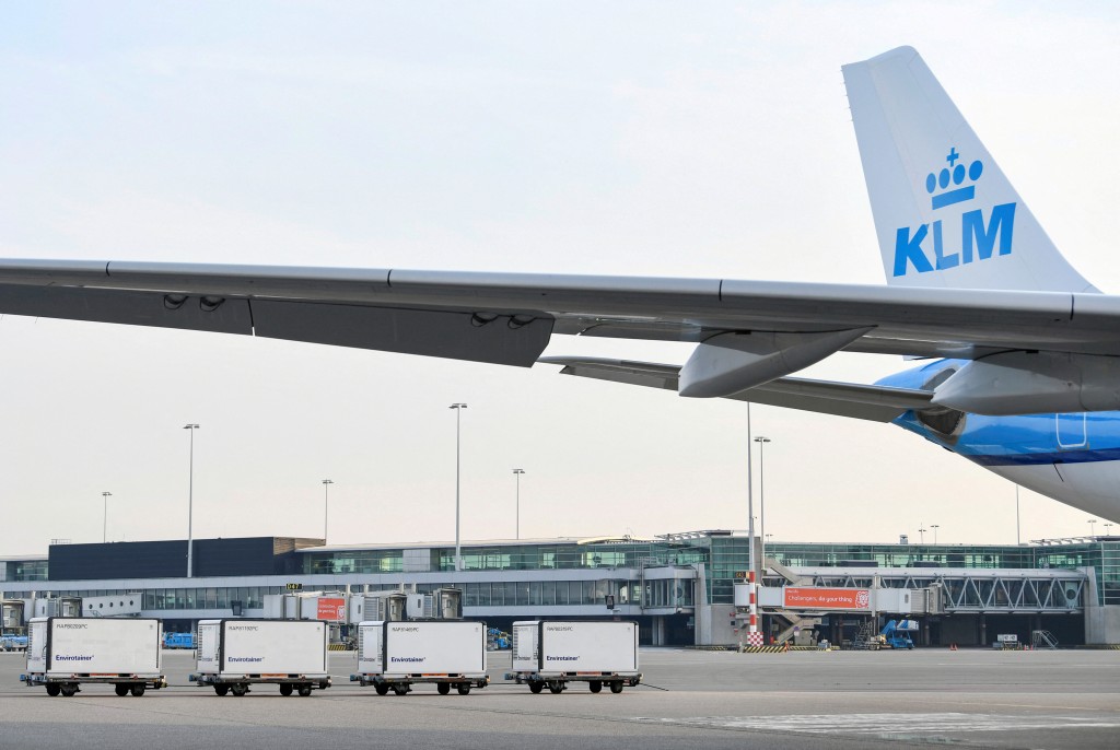 五月的事件涉及荷兰皇家航空公司（KLM）客机。路透社