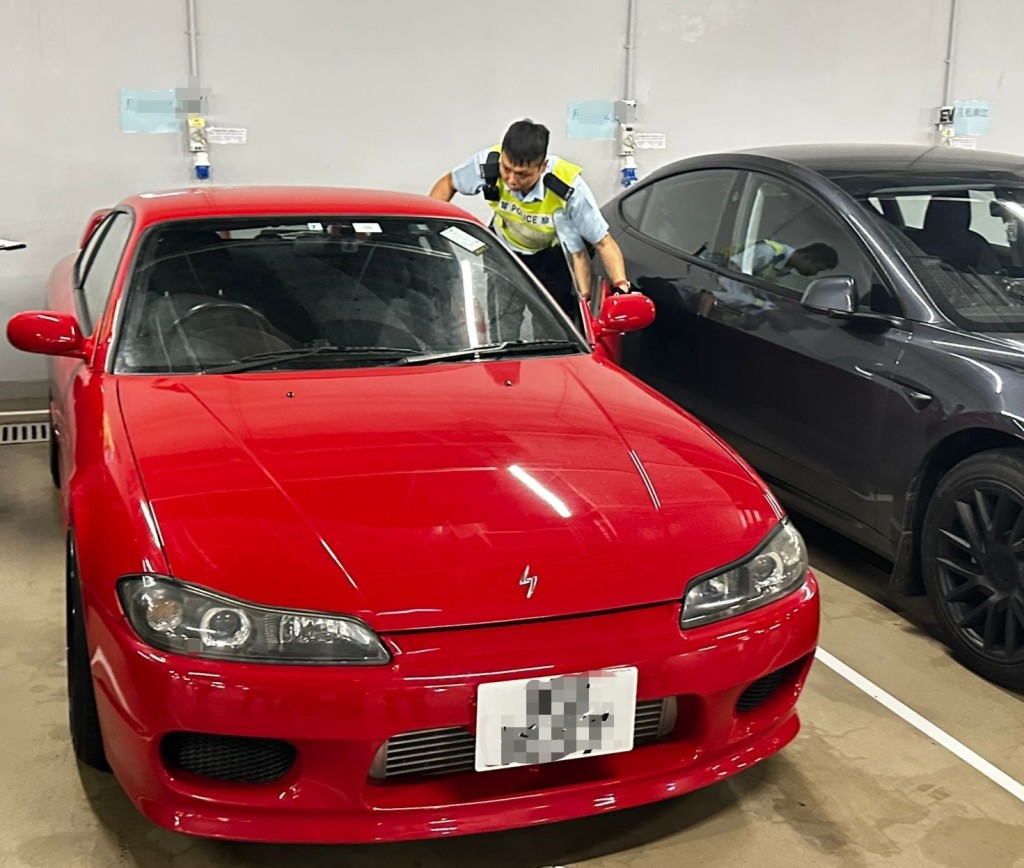 涉案私家車被扣查。