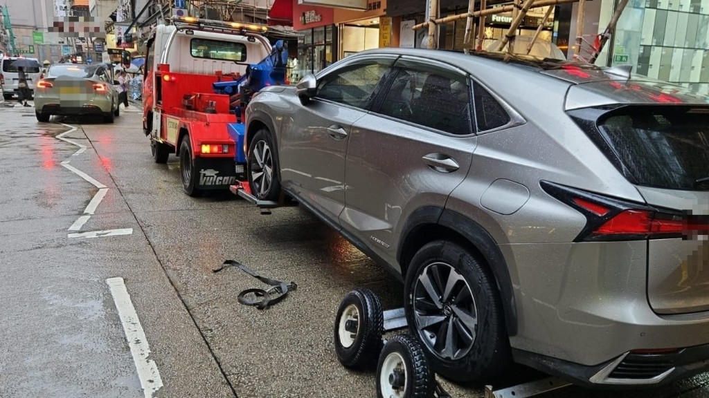 警旺角打擊違例泊車 即時拖走12車