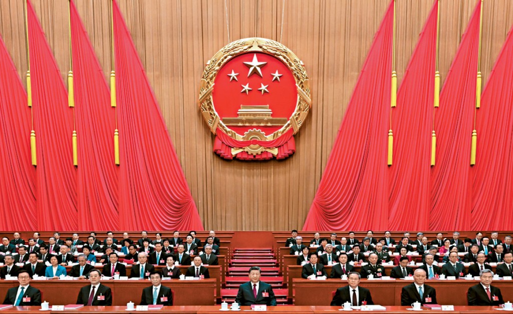 為期8天的十四屆全國人大四次會議昨午在北京人民大會堂閉幕。