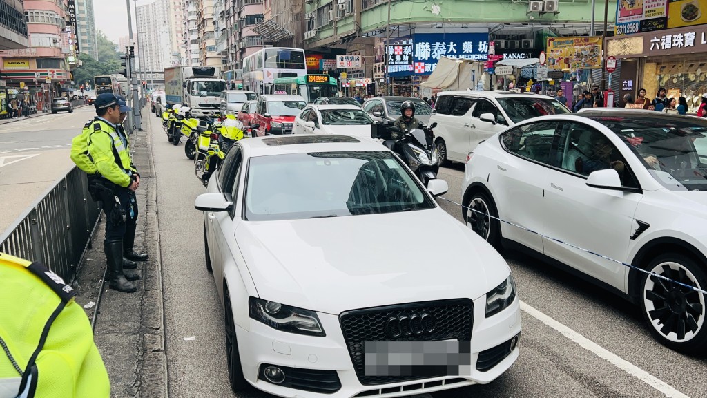 警方於旺角截獲一輛毒品快餐車。