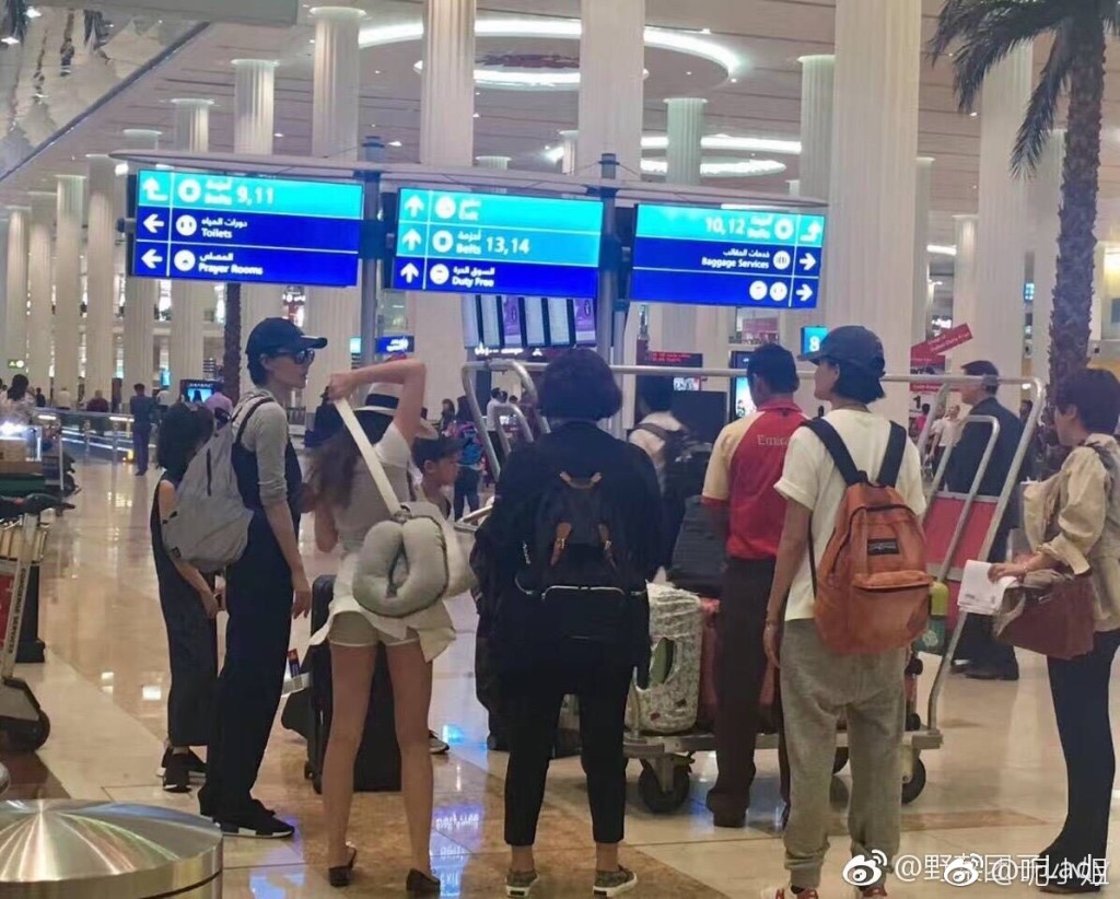 两母女与友人同游杜拜。（网上图片）