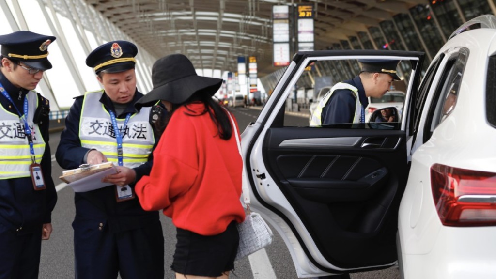 上海浦東機場收回對網約車的禁令。中新社