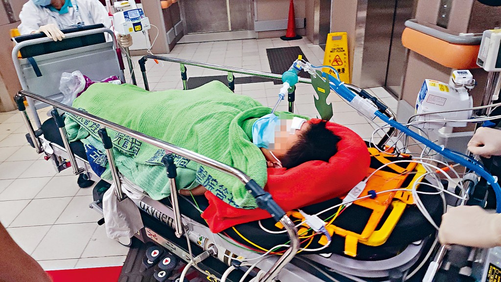 疑遭父親從九龍城廣場天台拋出墮地的男童仍然危殆。