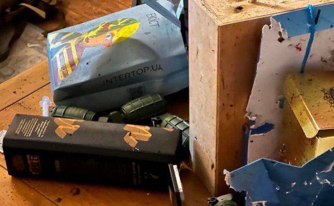網傳照片顯示禮物袋當中有幾個手榴彈。 Telegram