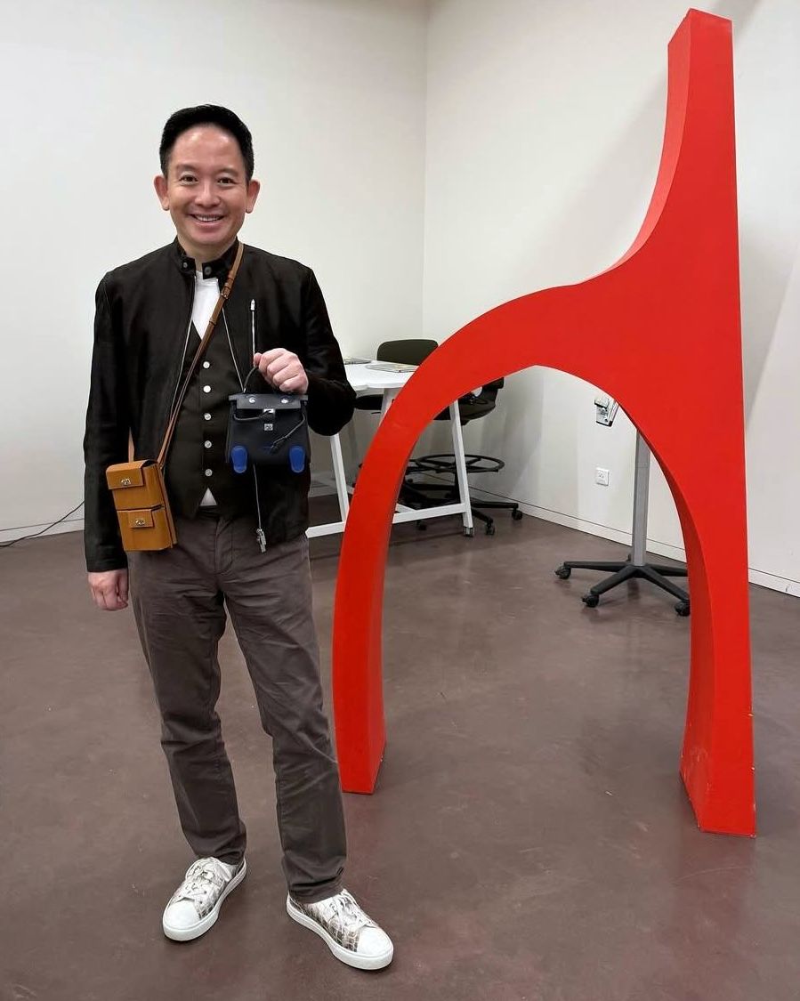 Jeffrey參觀愛馬仕的factory，介紹每一款包包如何去製造。