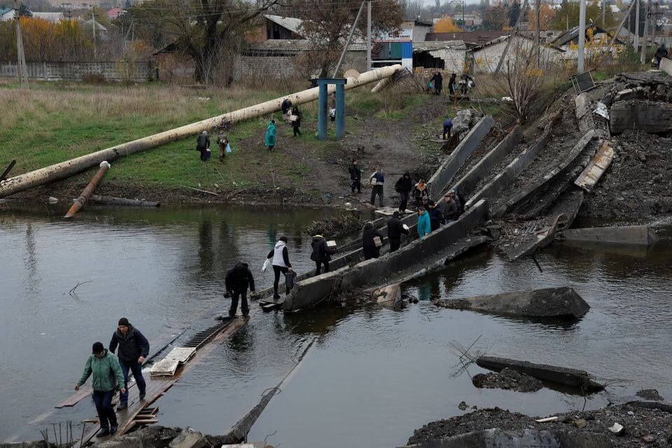 俄军近日院散赫松尔居民，指乌克兰计画攻击水霸。路透